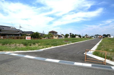 【前面道路含む現地写真】 | 上川崎全８区画Ｎｏ,７ | 北側開発道路南西側より望む