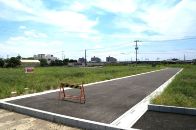【前面道路含む現地写真】 | 上川崎全８区画Ｎｏ,７ | 北側開発道路北東側より望む