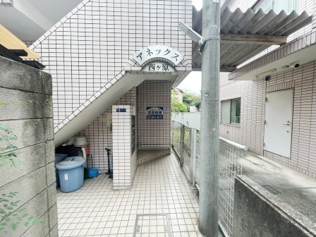 アネックス西ヶ原のエントランス