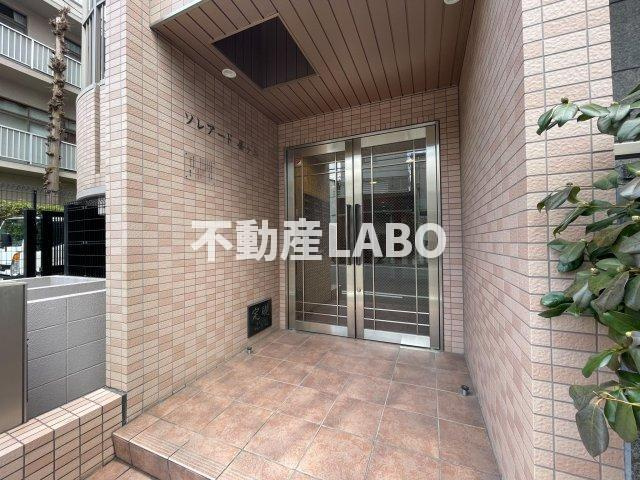 ソレアード昼ヶ丘のエントランス