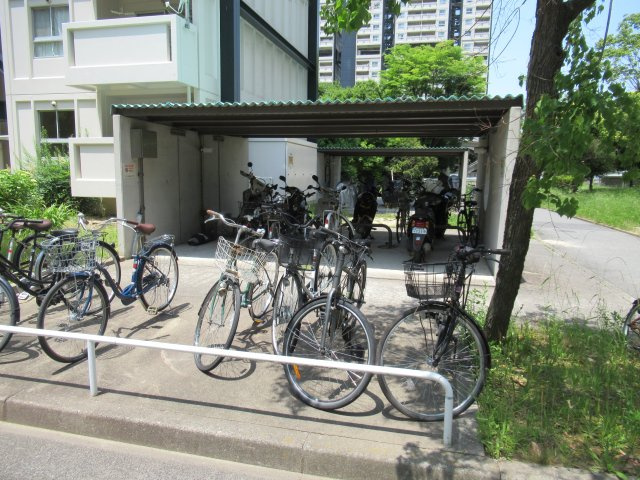 兵庫県公社　芦屋浜高層（若葉）２号棟のその他共用部分|駐輪場です