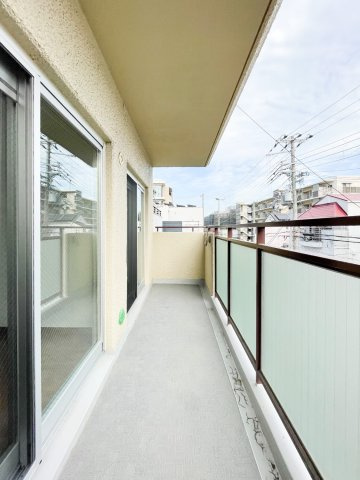ニューライフ岡本のバルコニー|バルコニー
南側にある為、採光良好です。