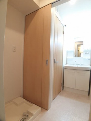 【洗面所】 | シャノアール西安上 | ゆったりとスペースのある洗面所