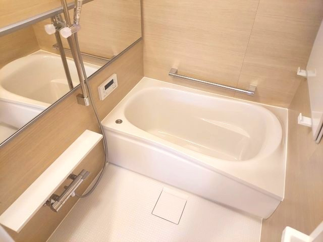 メロディーハイム仁川ガーデンズの浴室|浴室乾燥機付き