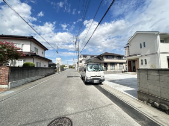 新築　前橋市石倉町三丁目　Heartful　Town　A号棟の前面道路含む現地写真|現地写真　西側接道幅員約7.6ｍ