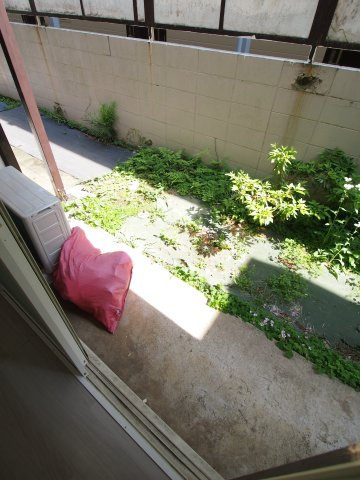 メゾネットスエヒロの庭|石段の部分まで、洗濯物を干すなど使用することが可能です。