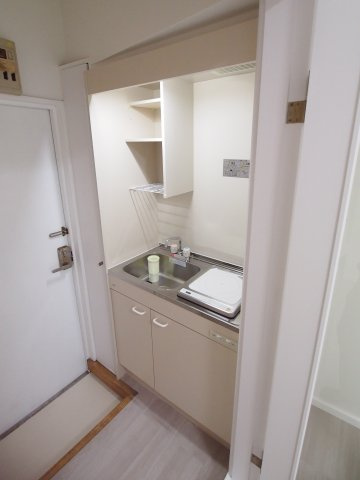 メゾネットスエヒロのキッチン|1口IHコンロ付きキッチン。