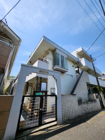 メゾネットスエヒロの外観|2階建てアパート、敷地内ごみ置き場有。