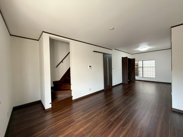 西ノ京南壺井町の居間・リビング|【リビング】　２階リビングなので、家族が自然と集まりやすい空間となります♪