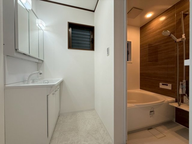 西ノ京南壺井町の独立洗面台|【洗面】　２０２４年７月にリフォーム済みで水回りなど一式交換しております♪