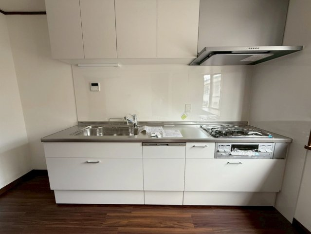 西ノ京南壺井町のキッチン|【キッチン】　３口コンロのキッチンはお料理の準備がはかどりますね！