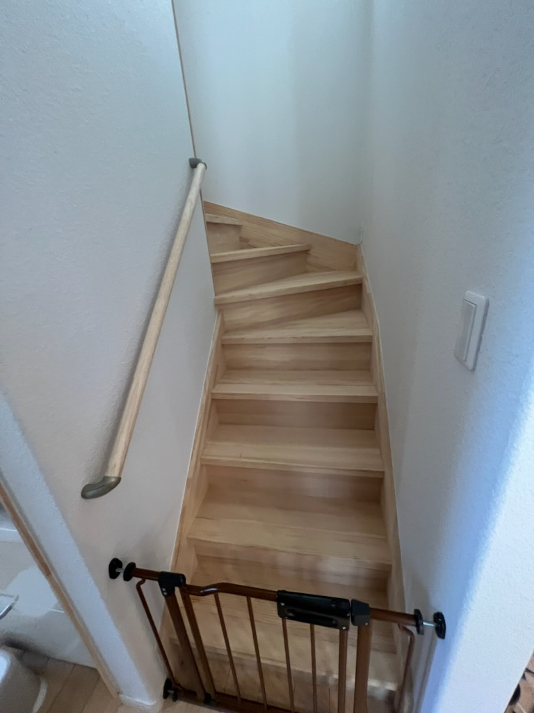 半田２丁目中古住宅のその他|階段