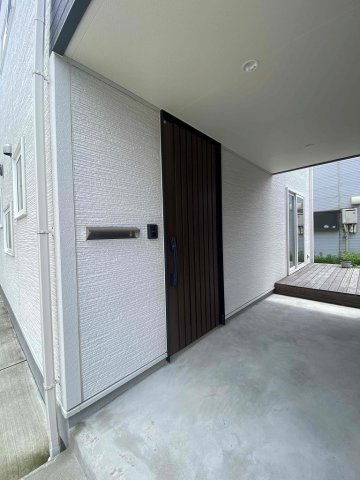 半田２丁目中古住宅のエントランス|玄関入口