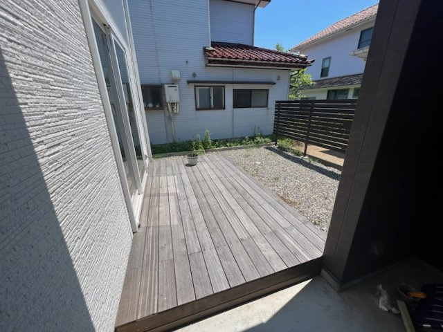 半田２丁目中古住宅のその他|ウッドデッキ