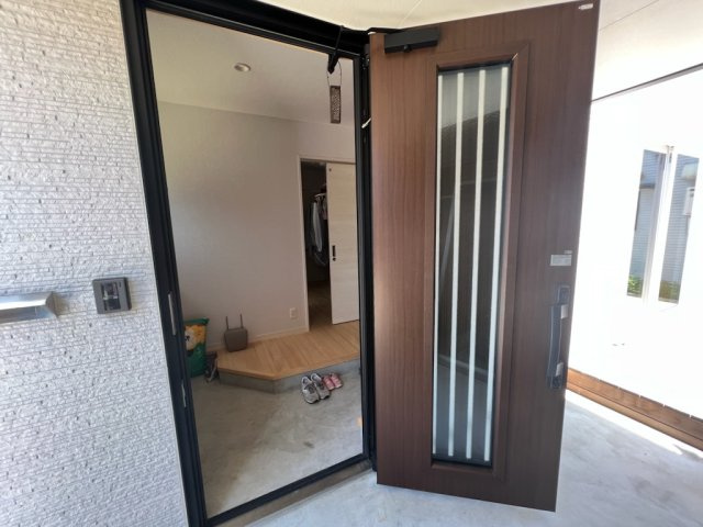 半田２丁目中古住宅の玄関|玄関ドア