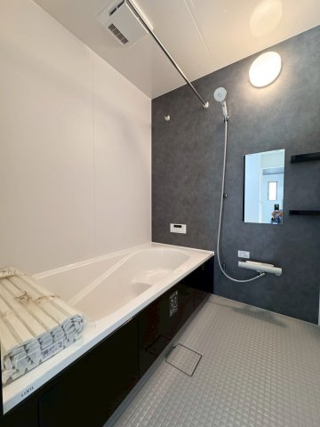ーAdoble＋アドブル＋ー小倉南区下貫1丁目1期　【小倉南区　新築戸建て】の浴室|足も伸ばせてゆったりできるユニットバス♪【小倉南区　新築戸建て】
