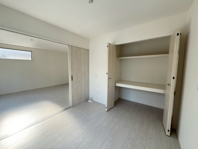 ーAdoble＋アドブル＋ー小倉南区下貫1丁目1期　【小倉南区　新築戸建て】の洋室|リビングとつなげて広々使用できる1階洋室♪