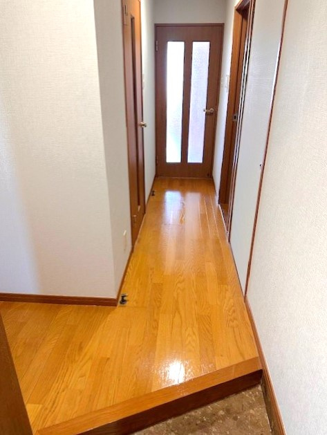 グランドハイツ八幡の玄関