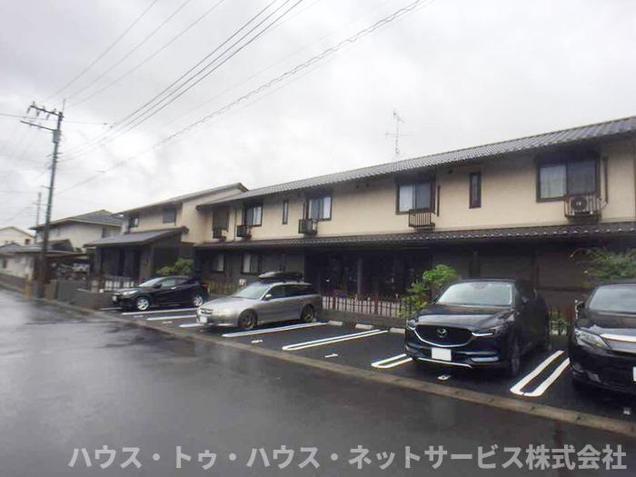 WEST COURT 楓の駐車場