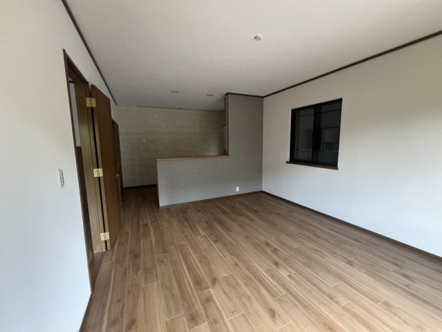 清滝中町中古戸建の居間・リビング|こちらの居間で趣味の時間をお楽しみください