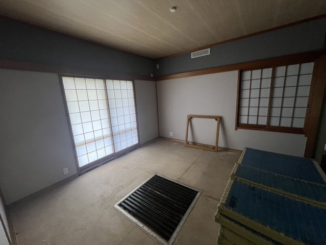 清滝中町中古戸建の和室|スタンダードな洋室です