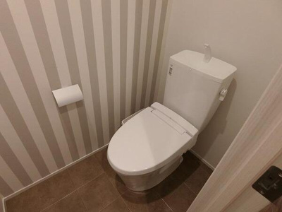 【トイレ】 | カーサ・イ・フィオーリ | ※同物件・反転タイプの写真です。