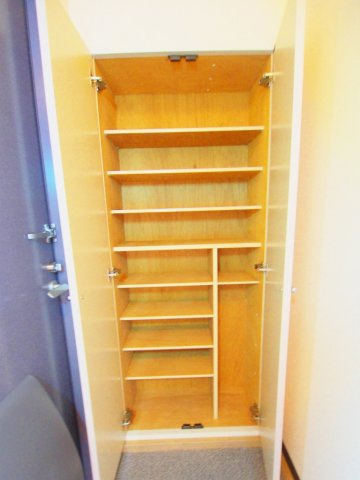 ミッドチェスターハウス　Ｂ棟の玄関