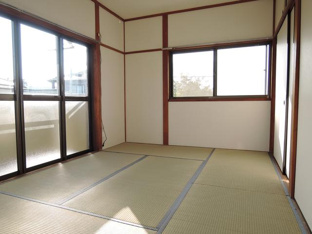 和室７．５帖　陽当り良好♪