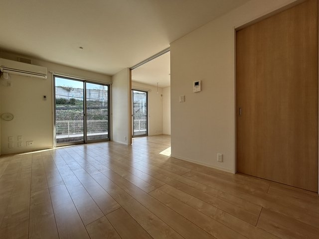 伊勢崎市田部井町２丁目のアパートのバルコニー