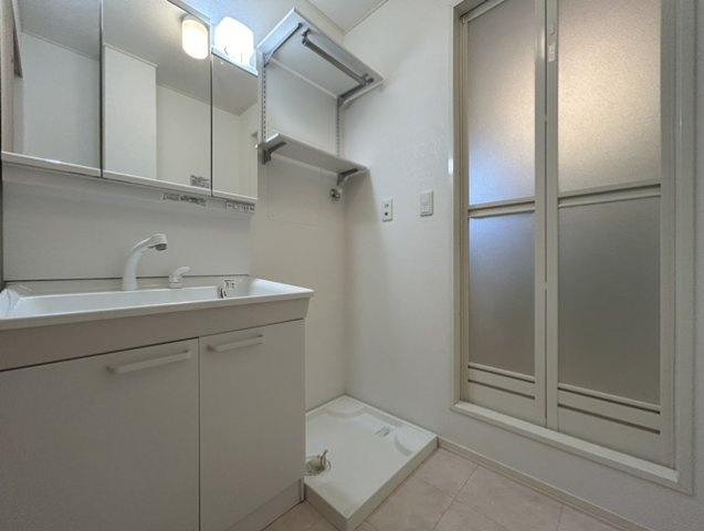 伊勢崎市田部井町２丁目のアパートの独立洗面台