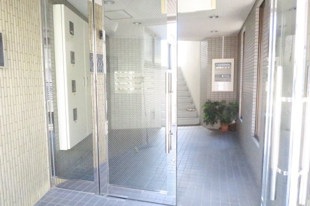 サンロード蕨のエントランス