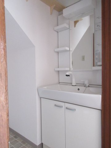 瑞穂町長岡1丁目　中古戸建の独立洗面台