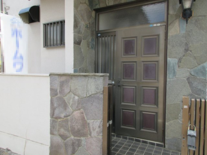 瑞穂町長岡1丁目　中古戸建の玄関