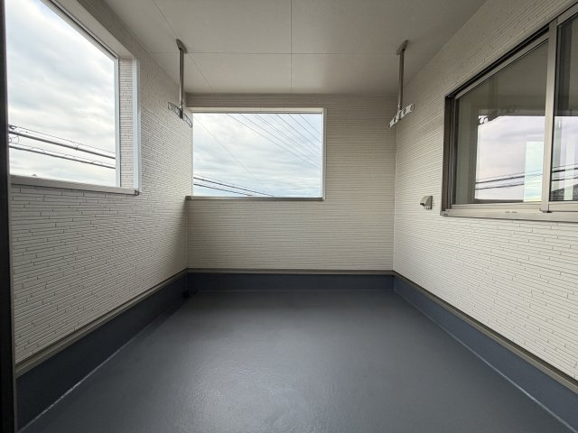 【新築戸建】前橋市河原浜町第3のバルコニー|バルコニーから入る日差しは暖かく、爽快な朝の目覚めを促してくれます♪洗濯物やお布団を干して太陽の香りを吸い込んだお布団で夜はおやすみください。