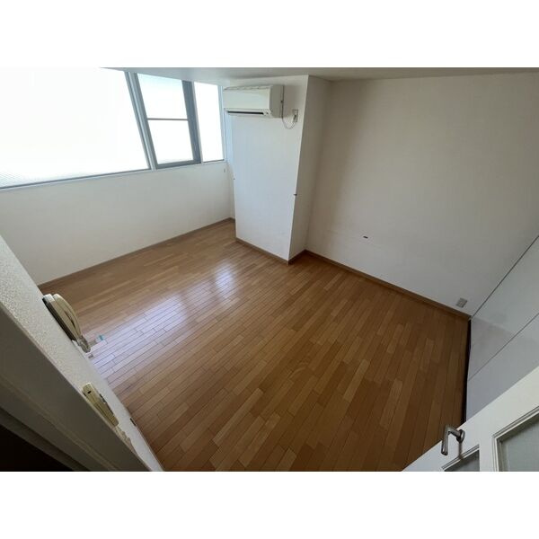 ハウゼケイ魚崎の居間・リビング