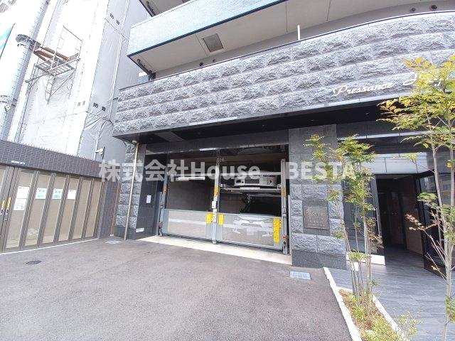 プレサンス兵庫駅前の駐車場