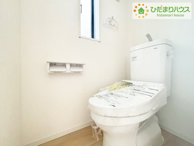 那珂市瓜連第13　新築戸建　3号棟のトイレ|1・2階にトイレあるため、同時に利用でき混雑を避けられますね