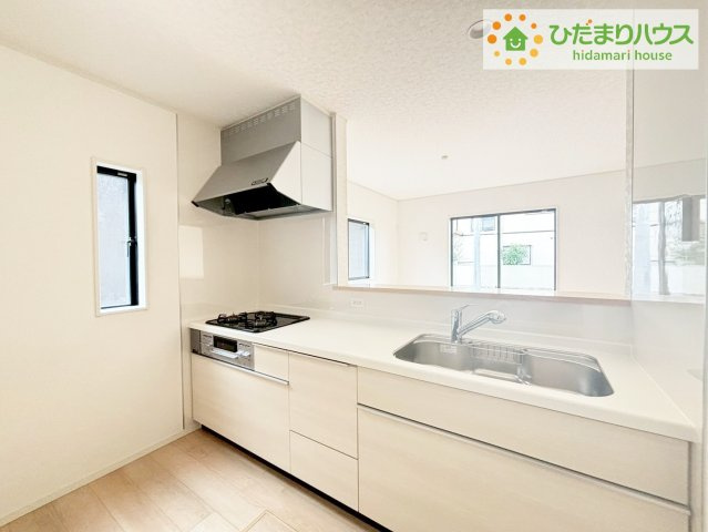 那珂市瓜連第13　新築戸建　3号棟のキッチン|料理をしながらでも、ご家族との会話を楽しめる対面式キッチン♪