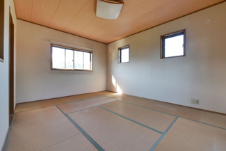 【和室】 | 山梨市万力 平成17年築中古戸建 敷地172坪・大型間取 | 2階10帖和室