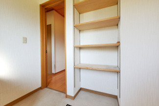 【収納】 | 山梨市万力 平成17年築中古戸建 敷地172坪・大型間取 | 洗面室の収納