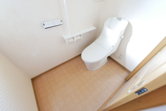 【トイレ】 | 山梨市万力 平成17年築中古戸建 敷地172坪・大型間取 | 1階トイレ