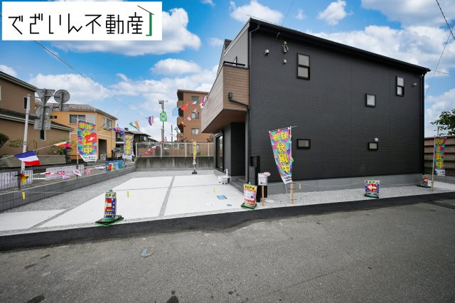 【外観】 | Livele Garden.S熊谷市石原1丁目　新築住宅 | 居住者の帰り、訪れる方を優しく迎え、やすらぎに満ちた生活空間を予感させる。健やかな暮らしを楽しめそう。
現地(2025年10月撮影)