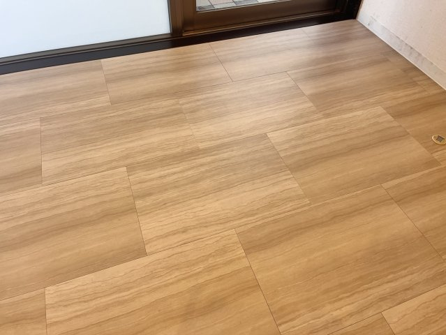 【その他】 | ヴィラールMK | 手前の部屋のフローリングの木目