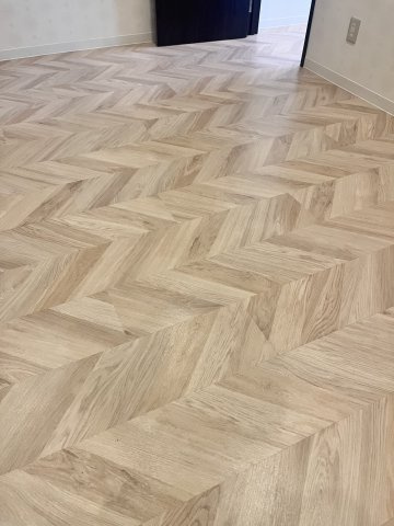 【その他】 | ヴィラールMK | 奥の部屋のフローリングはパーケット柄でおしゃれです！