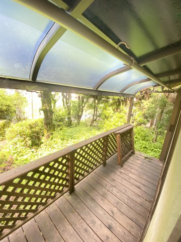 天花3丁目貸家のその他|ウッドデッキがあります