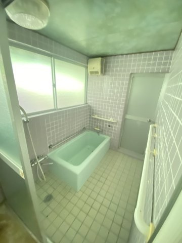 天花3丁目貸家の浴室|お風呂です