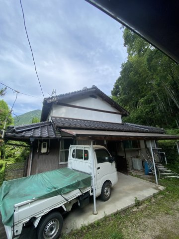 天花3丁目貸家の駐車場|駐車場があります