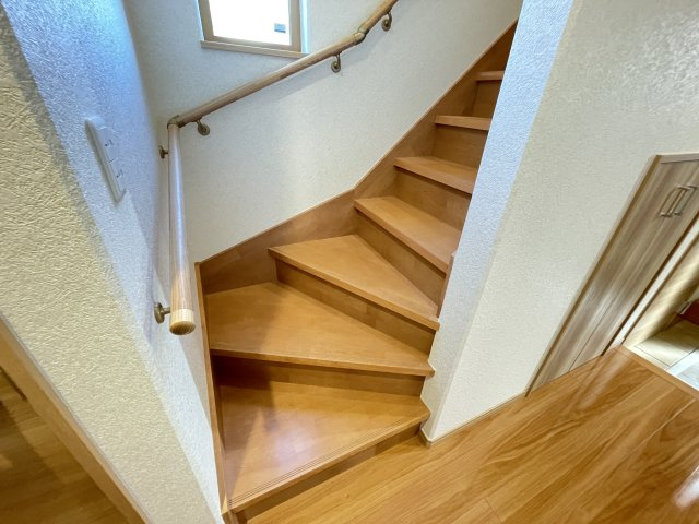 八戸市大字新井田字重地下の内装