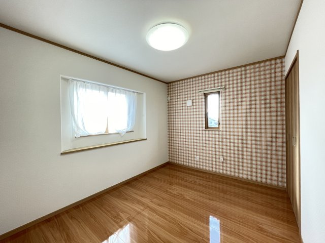 八戸市大字新井田字重地下の洋室