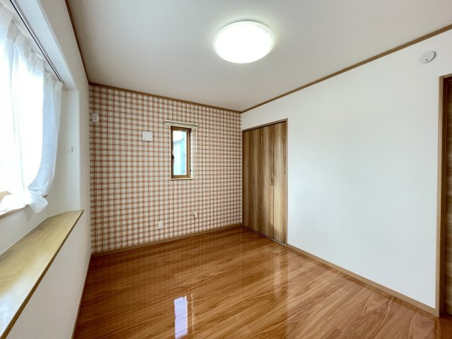 八戸市大字新井田字重地下の洋室